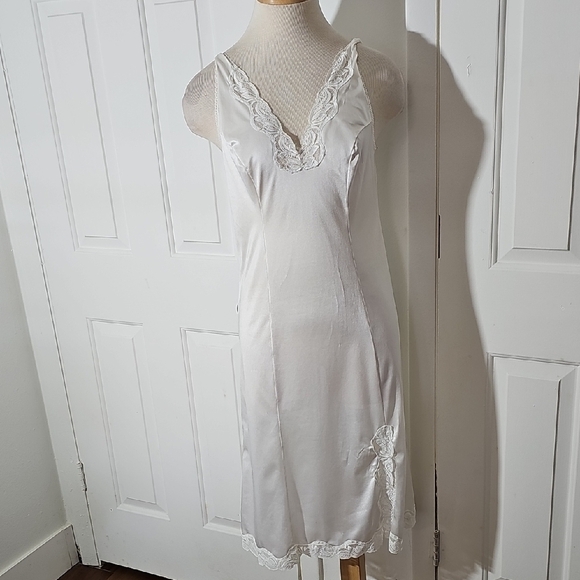 Elegant White Lace Trim Slip By RAALTE Made In USA Size 14/36. - Picture 1 of 7